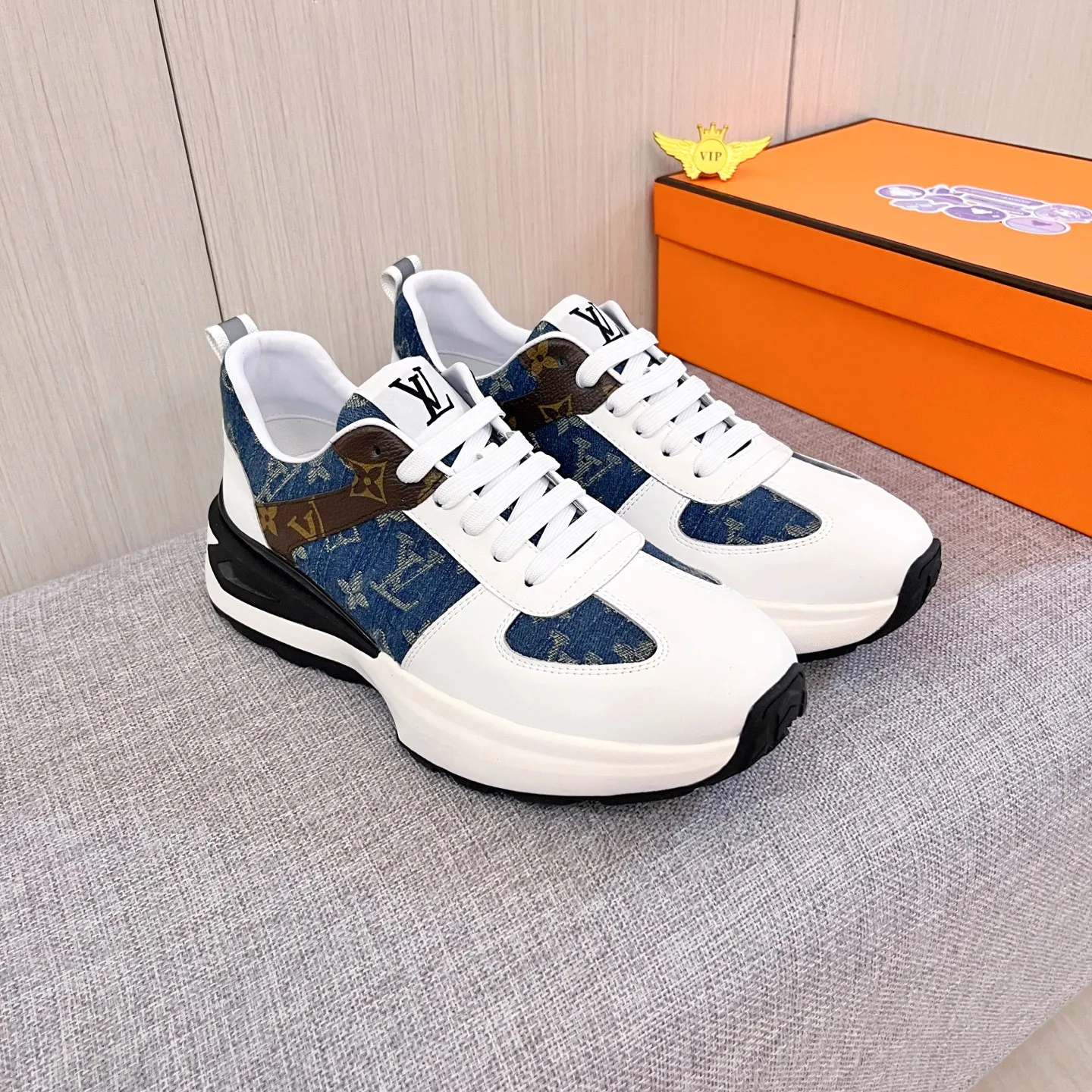 🚘🚘Factory batch 460 men's shoes💰[LV]🔥Louis Vuitton high-end men's shoes brand official website 1:1 latest masterpiece: the upper is made of Italian imported first-layer cowhide with a comfortable and breathable lining➕original non-slip and wear-resistant outsole🔥, making walking more convenient and comfortable! An exclusive new model, a stunning work, a beautiful 1:1 replica [color] compared to the official quality! Create a fashionable personality to set off your uniqueness! A must-have for trendy men! Classic 🔥Size: 38-44 Color: 🔥 2⃣️colors available🔥.
